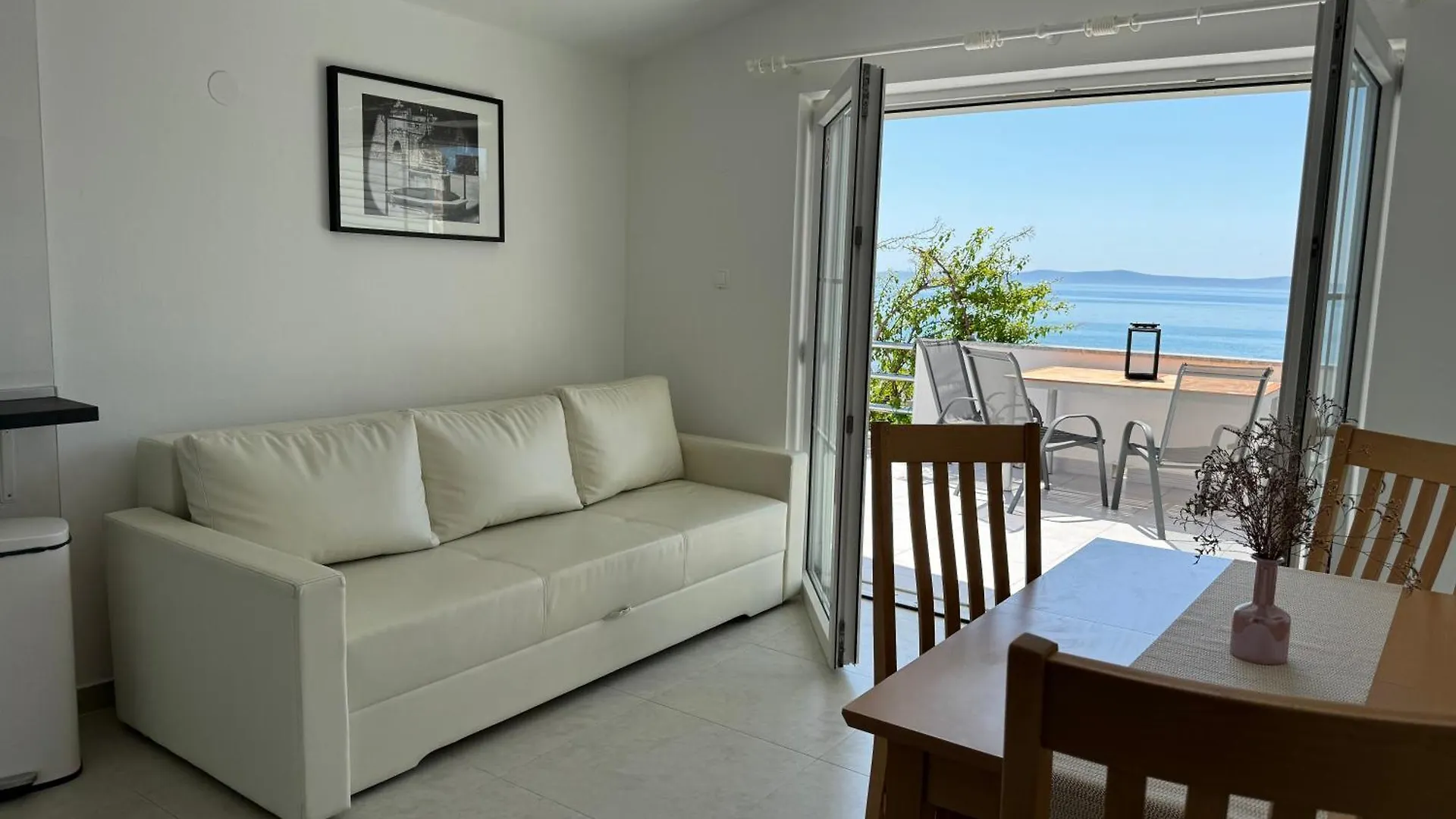 Mirakul Apartments Vir