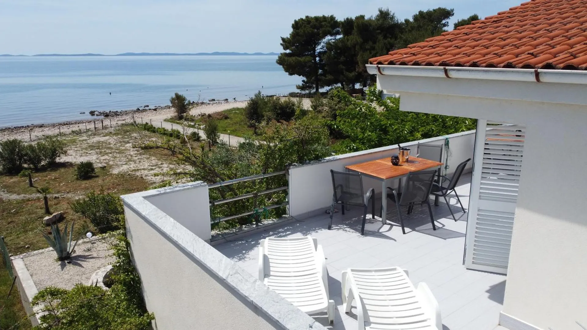 Mirakul Apartments Vir