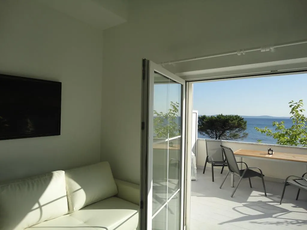Mirakul Apartments Vir