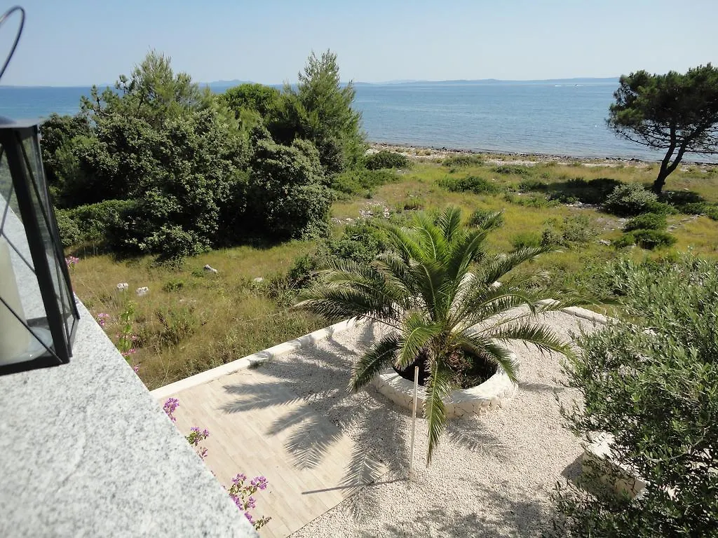 Mirakul Apartments Vir