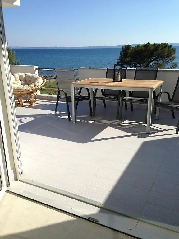 Mirakul Apartments Vir