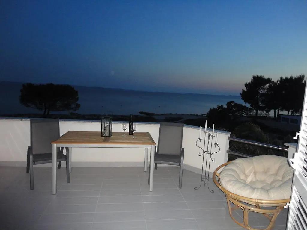 Mirakul Apartments Vir