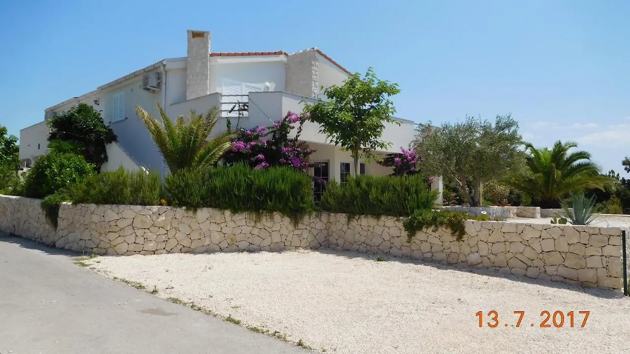 Mirakul Apartments Vir