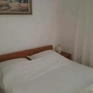 Apartman Bimi, Vir